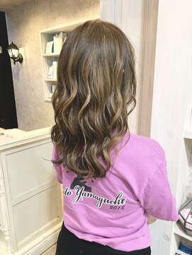 キャアリー(Caary) 福山市美容院Caary同時進行でオシャレ度アップ ハイライトカラー