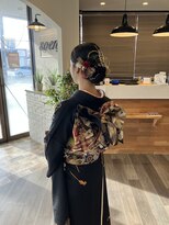 ソーエン バイ ヘッドライト 函館店(soen by HEADLIGHT)&nbsp;振袖に映える上品シニヨンと美しい帯結び【soen函館】