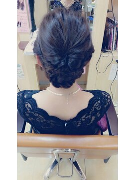 ヘアーズ フェミニン 中山店(Hair's Feminine) 大人可愛い編みこみアレンジ