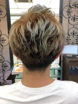 グランシュ 青葉台店(GranCieux) 束感を生かした個性派ショート