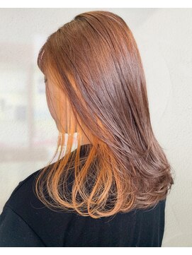 アウリィ(Aulii) インナーカラーオレンジベージュ×ツヤ感無造作セミディ