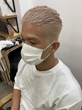 キューズ クラブ(cuz KLUB) 【cuzKLUB】ミルクティシルバーカラー×スキンフェード［池袋］