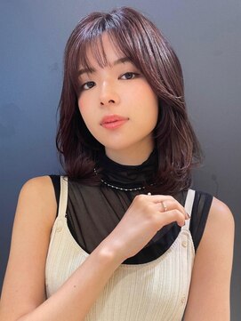 アイヴィ 表参道(IVY) 暖色ボルドーカラーフェイスレイヤー 内巻きミディアム【肥田】