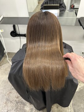 ココ 本八幡(KOKO) 黒髪クラゲヘアーオリーブグレー小顔ココアベージュロングヘア