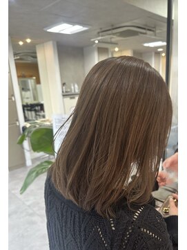 ホワイトストーン WHITE STONE 熊本レイヤーカットアッシュ系20代ヘアスタイルカラー