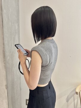 ヨーク(YOKE) YOKE 大人ボブ丸くないボブ切りっぱなしボブアッシュグレー暗め