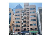 ウルー 六本木店(uruu)の雰囲気（東京メトロ日比谷線7番出口 六本木駅 徒歩1分茶色いビルが目印）