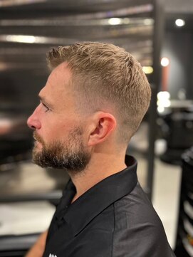 ザマンリバレッジニューヨーク(THE MAN LeverageNewYork) 大人海外メンズショートフェード：大村　大心