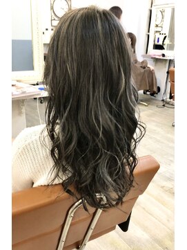 ジーナ 新宿(Zina) ハイライトカラー【Zina新宿店 木暮 莉茉奈】