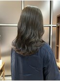 秋冬に人気なオリーブカラー