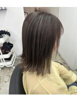 ビビッド(vivid)&nbsp;切りっぱなしボブ×白髪ぼかしハイライト