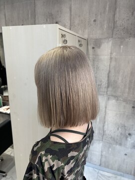 トゥルークリエイション 春日部(True Creation) ホワイトミルクティーベージュカラー