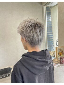 シルバーグレージュ×スパイキーウルフ♪