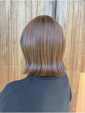 シャポン ヘーゼルナッツベージュカラー×外はねボブ