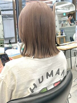 ヒビヲ(HIBIO) タッセルボブ切りっぱなしボブ外ハネボブベージュダブルカラー