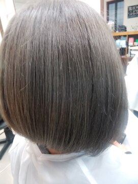 ウィット アンド ラファム Wit &La Famme 強めグレーカラーボブ