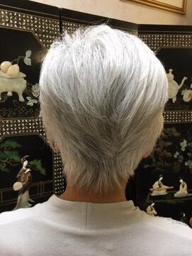 美容室 ティンカーベル グレイヘアーカット
