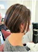 30代・40代大人可愛い小顔ワンサイドショートボブ丸み前下がり