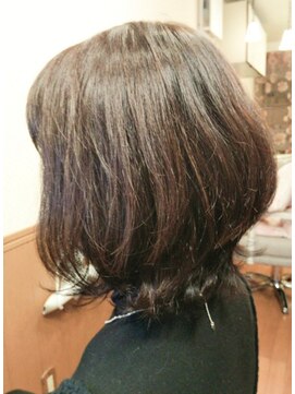 エイム(aime) ひし形くびれ美シルエットミディアムボブ