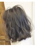 オリーブグレージュ