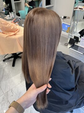 リーホリエ(Lee Horie) 【Rie】透明感ベージュ