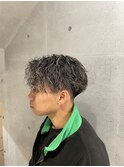 ツイストスパイラルパーマ刈り上げマッシュメンズハイライト