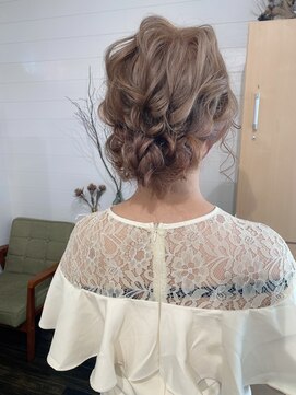 ラフィ(Laffy) 【Laffy】お呼ばれシニヨンアレンジ♪@UTAE