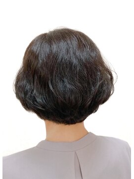 黄ぐまくん美容室 ショート　レイヤー　ボブ