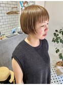 ショートボブ　ベージュカラー