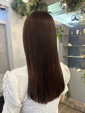 ヴィサージュバスク(VISAGE ba.s.k) 透明感×艶感が叶う*大人のオリーブロング