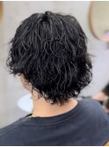 大人の波巻きスパイラルパーマミディアムロングメンズカットヘア