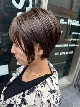 イー(E) ショート