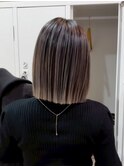 切りっぱなしボブ/ハイライトカラー/ベージュカラー