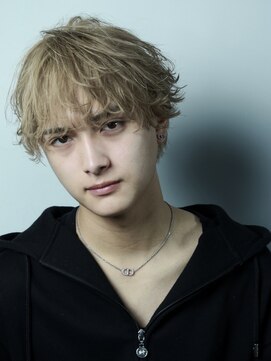 ミルクティーベージュラウンドマッシュフェザーショート