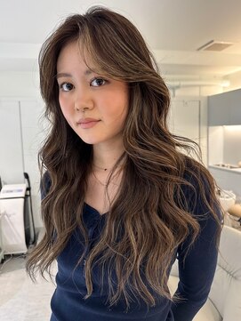 ノラ ウメダ(NORA UMEDA) 海外レイヤーカットハイライトカラーインナーハイライト