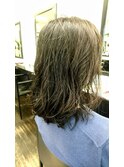 ゆるっしたカールが作る濡れ髪スタイル