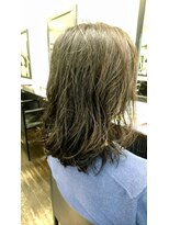 ヘッズ(HEADS)&nbsp;ゆるっしたカールが作る濡れ髪スタイル