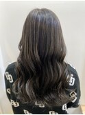 アッシュグレージュ ハイライト ふんわりカール