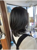 20代30代女性に大人気！毛流れミディアムレイヤースタイル