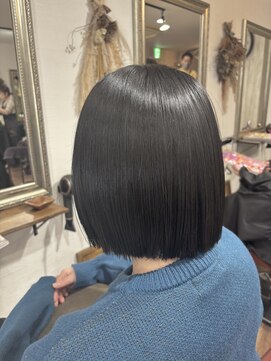 ヘアメイク アンフィ(amphi) 透明感ブラック