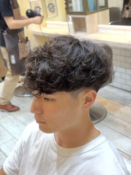 グルーマーズトウキョウ(GROOMER/S TOKYO) スペインカール 海外風 フェード メンズパーマ