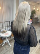 ラウラアンドロー(LAURA&RO)&nbsp;ダブルカラー/ケアブリーチ/インナーカラー/ベージュ【塚口】