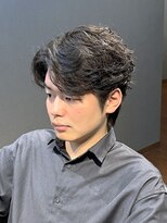 ビーダンディー(Bee dandy) ビジネスショートウルフ デザインカールパーマ センターパート