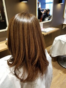 グラフ(GLaugh) 艶感◎うる艶ミディアムスタイル