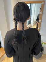 20代人気♪ベージュカラーツインテール編みおろしタイト