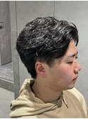 刈り上げ高めアップバング毛流れフェザー風ランダムパーマ