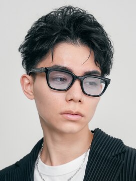 レタッチ バイ フィフス 天神大名(RETOUCH by fifth) 天神フェザーパーマセンターパートウルフカットニュアンスパーマ