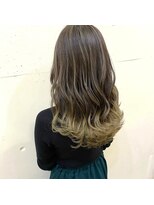 美容師 久保浦 ハイライト×グラデーションカラー