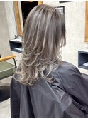 バレイヤージュ、バタフライレイヤーカット、グレージュ