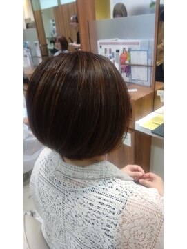 デフィ アオヤマ(defi AOYAMA) ショートボブ